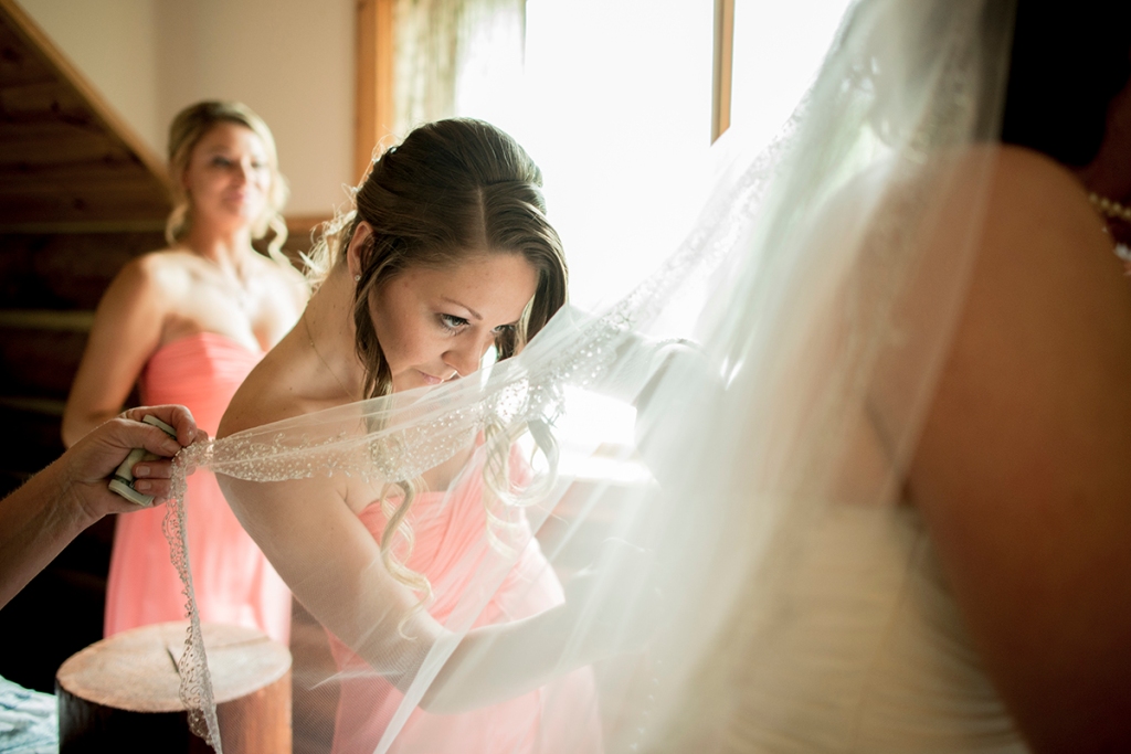 Bridesmaids-wearing-a-peach-dress-bridal-gown-is-white DSC_8104