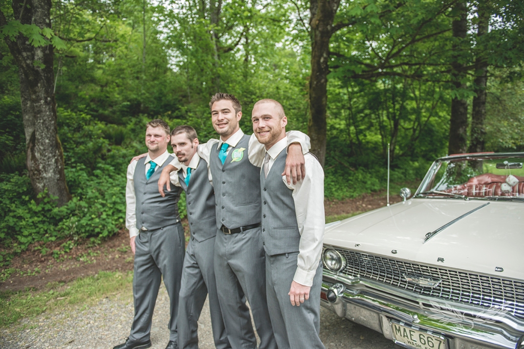 Groomsman_photography_by_classic_car_by_jane_Speleers_BMP2428